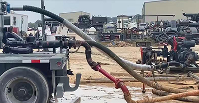 国外酸化压裂软管应用现场。